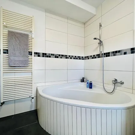 Ferienwohnung - Laendliche Atmosphaere, Geraeumig, Mit Arbeits- Und Parkplatz, Kueche, Netflix, Perfekt Fuer Gruppen Bad Staffelstein Extérieur photo