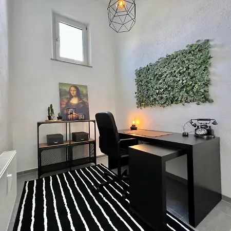 Ferienwohnung - Laendliche Atmosphaere, Geraeumig, Mit Arbeits- Und Parkplatz, Kueche, Netflix, Perfekt Fuer Gruppen Bad Staffelstein Extérieur photo