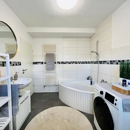 Ferienwohnung - Laendliche Atmosphaere, Geraeumig, Mit Arbeits- Und Parkplatz, Kueche, Netflix, Perfekt Fuer Gruppen Bad Staffelstein Extérieur photo