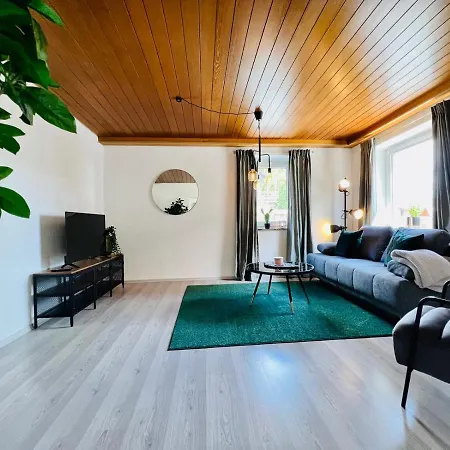Ferienwohnung - Laendliche Atmosphaere, Geraeumig, Mit Arbeits- Und Parkplatz, Kueche, Netflix, Perfekt Fuer Gruppen Bad Staffelstein Extérieur photo