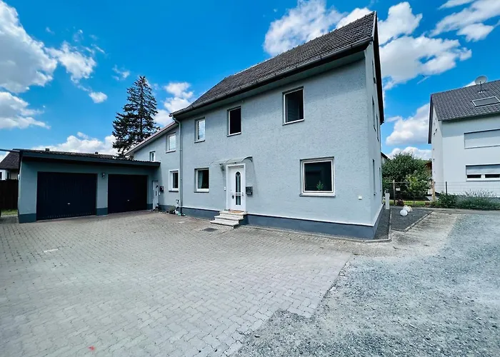 Ferienwohnung - Laendliche Atmosphaere, Geraeumig, Mit Arbeits- Und Parkplatz, Kueche, Netflix, Perfekt Fuer Gruppen